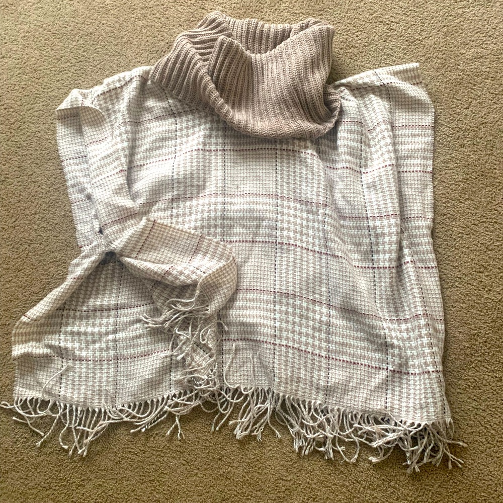V Fraas NWOT sweater shawl